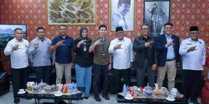 Wali Kota Lis Darmansyah bersama PT Angkasa Pura dan perwakilan PT Garuda Indonesia membahas pengembalian jadwal penerbangan Garuda di Bandara Tanjungpinang. Foto: Diskominfo