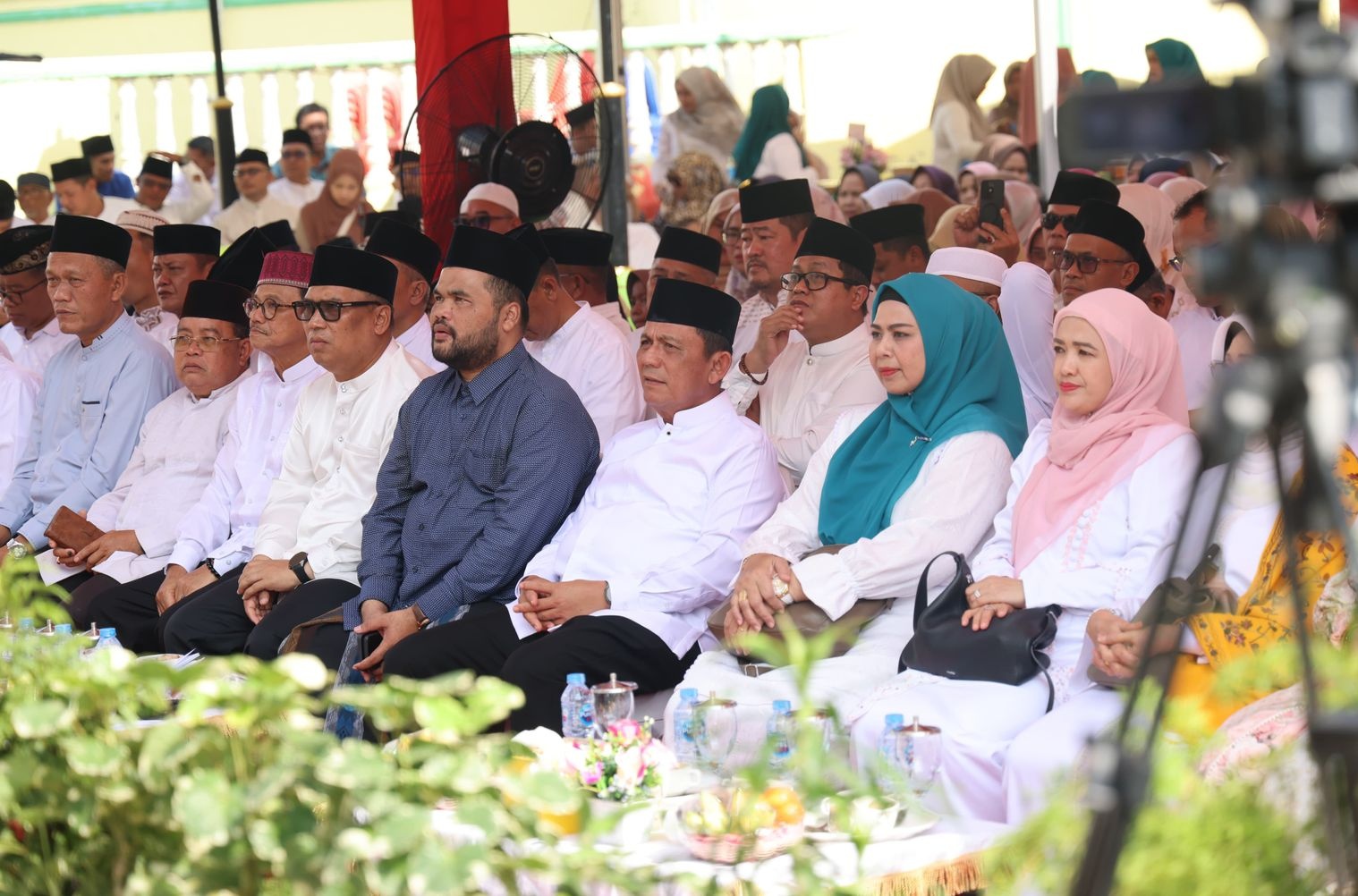 Gubernur Ansar Ahmad, Wagub Nyanyang Haris Pratamura saat menghadiri Tabligh Akbar di Pulau Penyengat, Kota Tanjungpinang. (Foto: Istimewa)