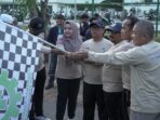 Pelepasan peserta jalan santai dalam rangka peringatan Bulan K3 Nasional ke-56 Provinsi Kepri. Foto: Diskominfo Kepri