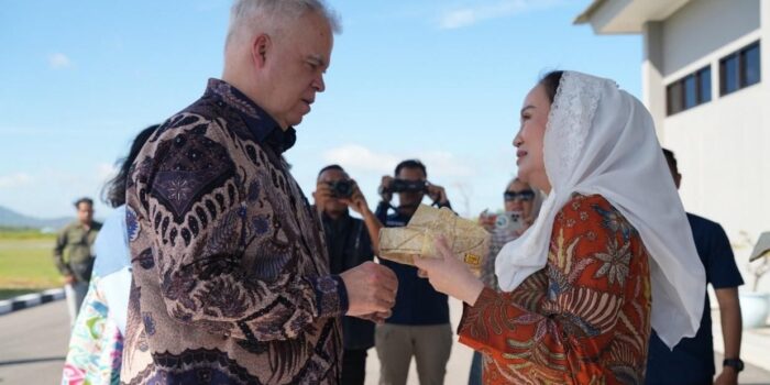 Kuasa Usaha ad Interim, Peter Haymond bertemu dengan Bupati Natuna, Cen Sui Lan. Foto: Kedubes AS