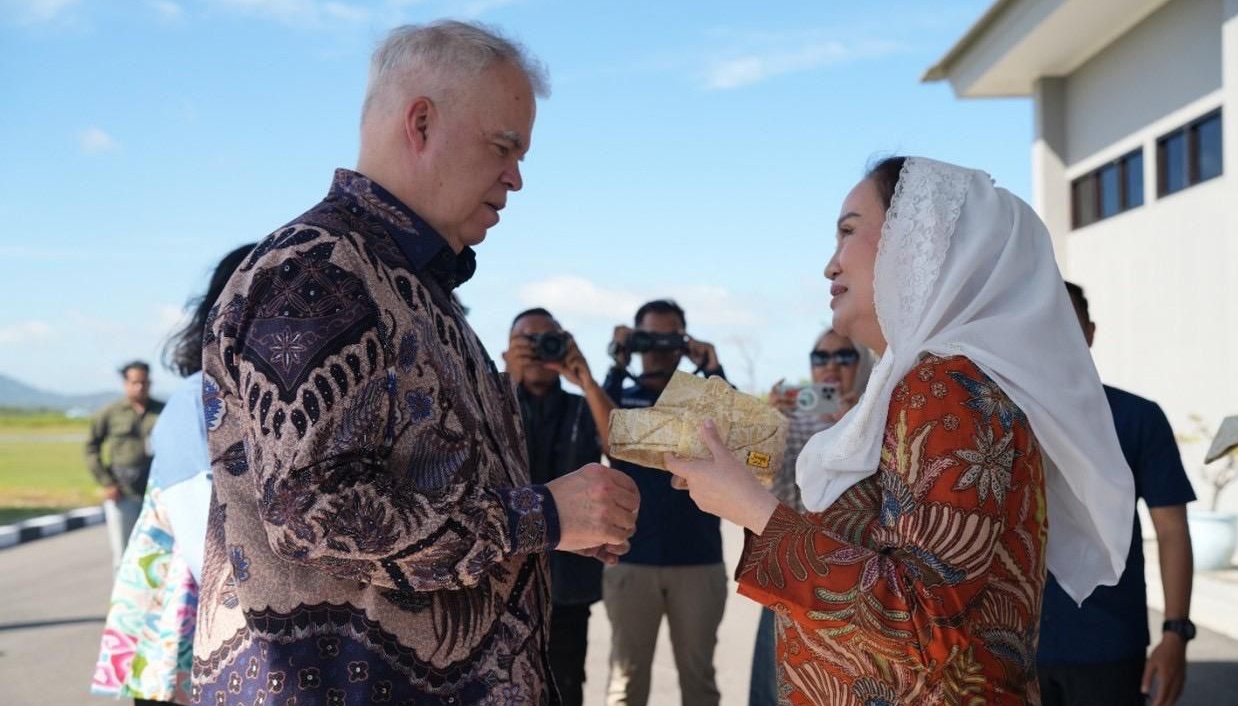 Kuasa Usaha ad Interim, Peter Haymond bertemu dengan Bupati Natuna, Cen Sui Lan. Foto: Kedubes AS