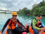 1000939122 Tim SAR lakukan upaya pencarian terhadap seorang pemuda yang dikabarkan lompat ke laut di Jembatan III Barelang, Kota Batam. Foto: Ist