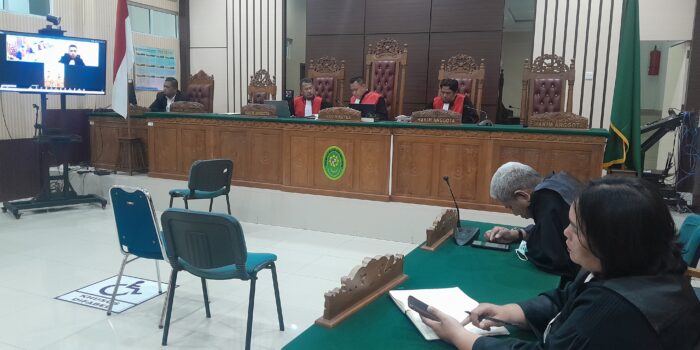 Sidang Kasus Korupsi Rehabilitasi Mangrove di Kabupaten Natuna. Dua terdakwa mengikuti sidang secara virtual. Foto: Rindu Sianipar