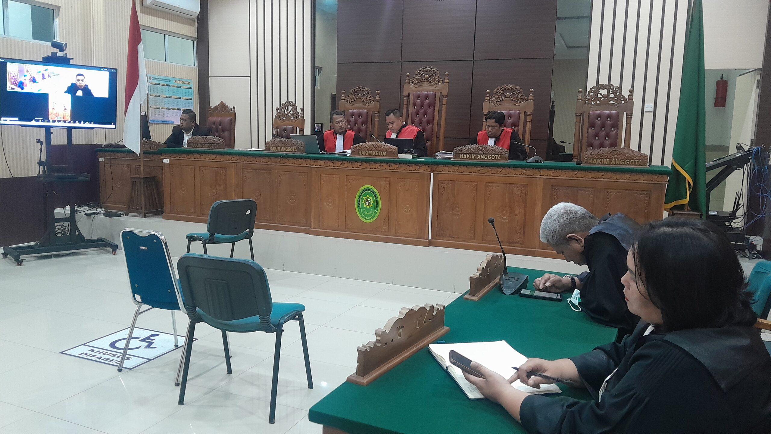 Sidang Kasus Korupsi Rehabilitasi Mangrove di Kabupaten Natuna. Dua terdakwa mengikuti sidang secara virtual. Foto: Rindu Sianipar