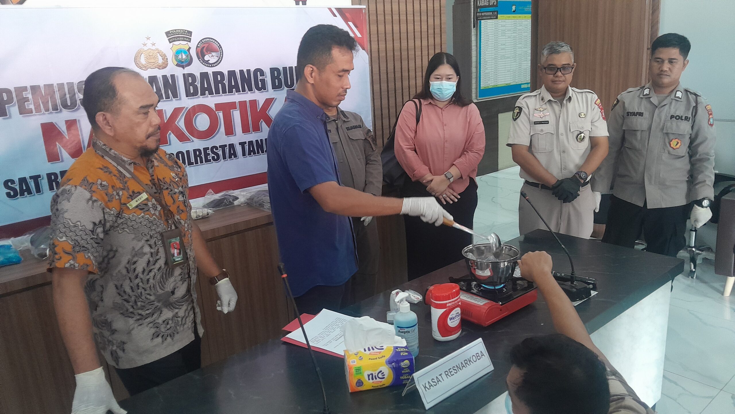 Pemusnahan barang bukti narkotika jenis sabu seberat 88,41 gram. Foto: Rindu Sianipar
