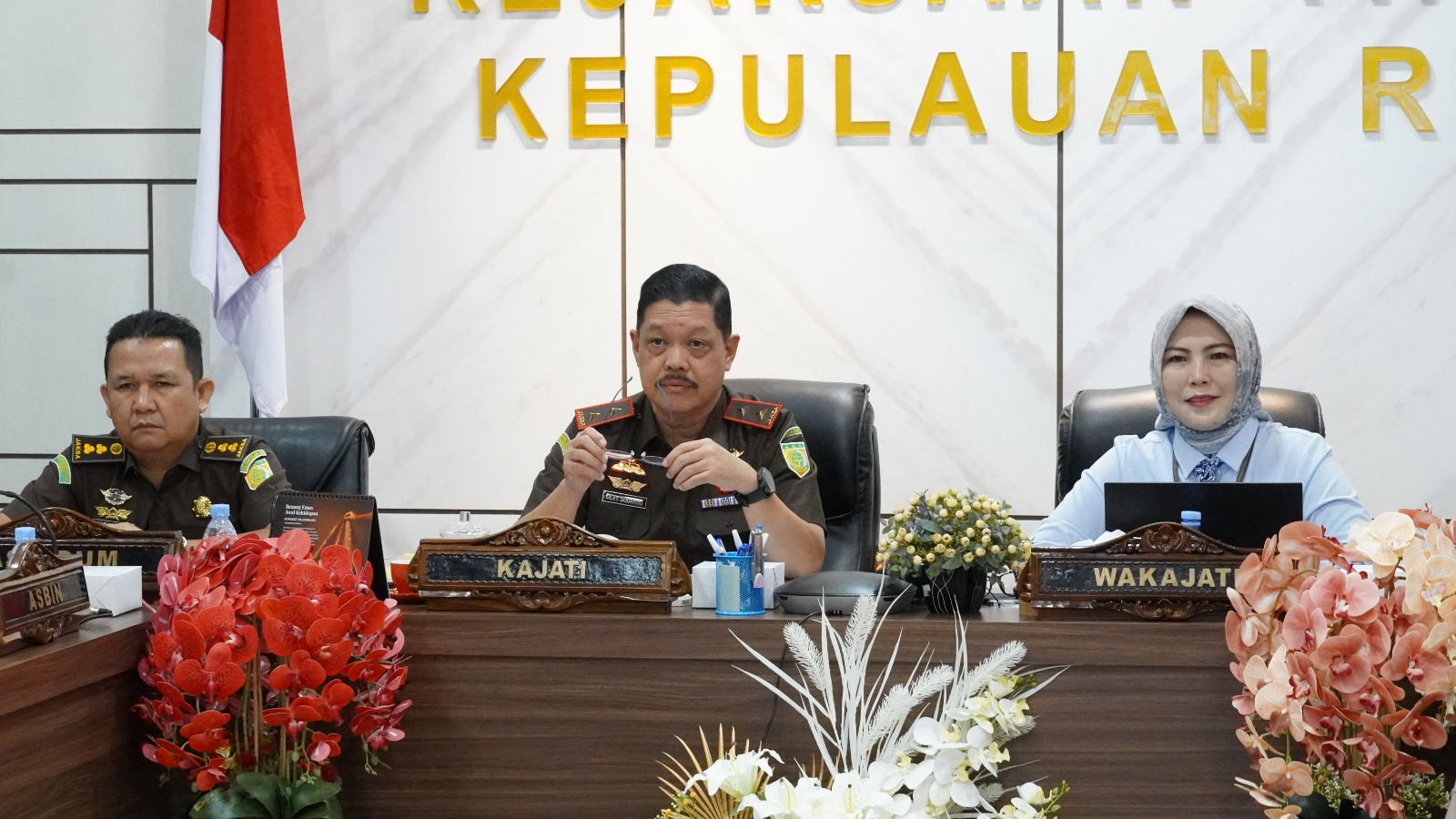 Kepala Kejati Kepri, J. Devy Sudarso saat memimpin kegiatan ekspos pengusulan penghentian penuntutan lima perkara melalui Keadilan Restoratif. Foto: Ist