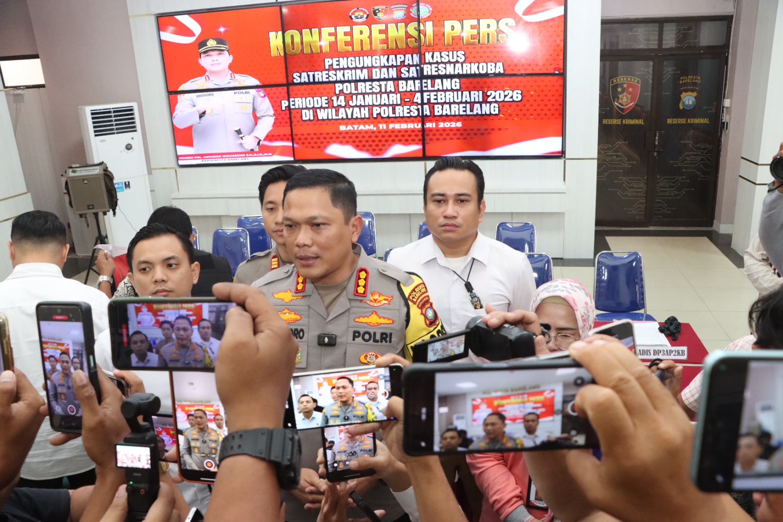 Kapolresta Barelang, Kombes Anggoro Wicaksono diwawancara awak media. Foto: Ist