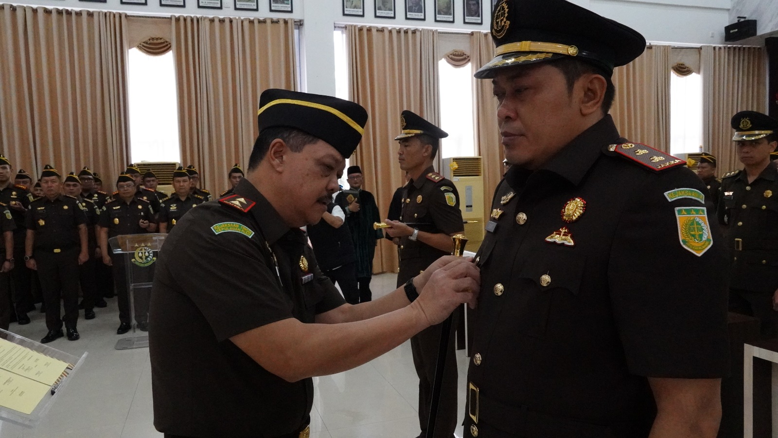 Kajati Kepri, J. Devy Sudarso melantik pejabat baru di lingkungan Kejati Kepri. Foto: Istimewa