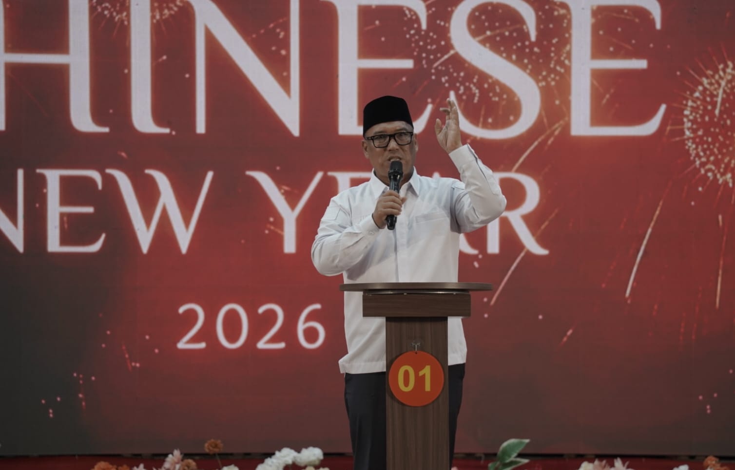 Wagub Kepri Nyanyang Haris Pratamura menyampaikan kata sambutan pada perayaan Cap Go Meh 2026/2577 Kongzili yang digelar di Batam. Foto: Istimewa