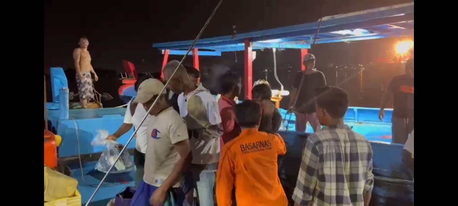 Sembilan penumpang KM Makmur Jaya yang alami insiden kecelakaan yang sebelumnya dilaporkan hilang ditemukan dalam kondisi selamat. Foto: Ist