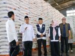 Wakil Gubernur (Wagub) Kepri, Nyanyang Haris Pratamura saat melakukan monitoring dan pengawasan di gudang Bulog Tanjungpinang. Foto: Ist
