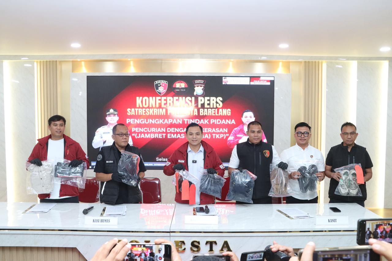 Konfrensi pers pengungkapan kasus Curas oleh Satreskrim Polresta Barelang. Foto: Ist