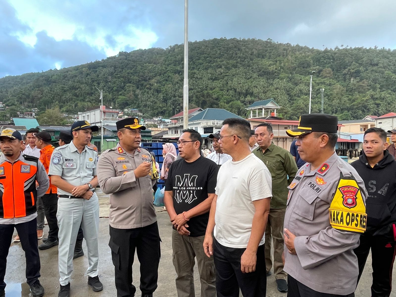 Kapolres Kepulauan Anambas, AKBP I Gusti Ngurah Agung Budianaloka melakukan pengecekan Pos Terpadu sekaligus melepas arus mudik dalam rangka Operasi Ketupat Seligi Tahun 2026 di Pelabuhan Tarempa. Foto: Ist