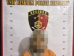 Tersangka kasus dugaan penipuan saat diamankan di Mapolsek Sekupang. Foto: Ist