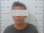 T (45), terduga pelaku perbuatan asusila kepada anak saat diamankan polisi. Foto: Dok Polsek Sagulung