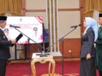 Gubernur Kepri, Ansar Ahmad resmi melantik Misni sebagai Sekretaris Daerah (Sekda) definitif Provinsi Kepri. Foto: Ist