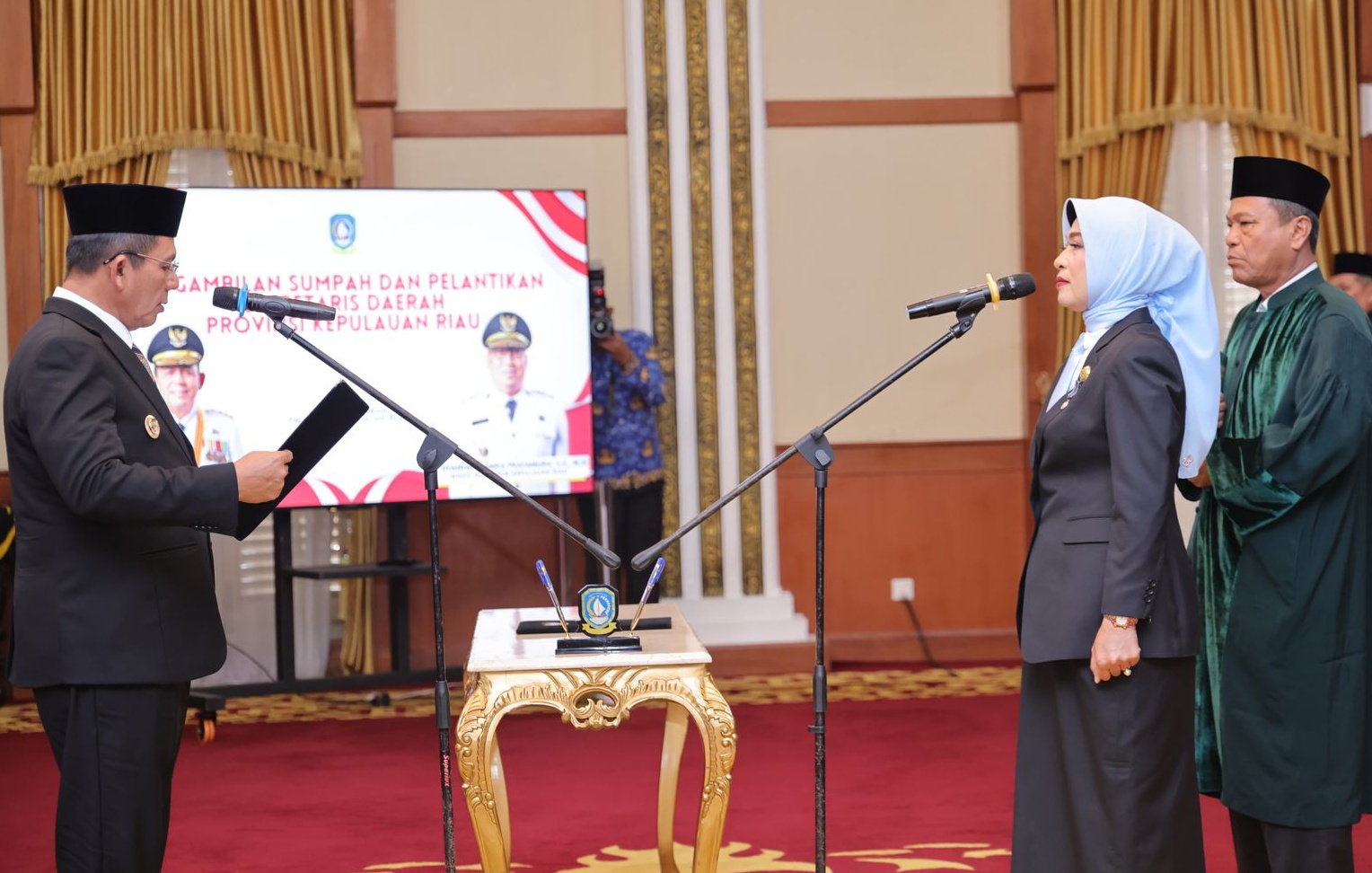 Gubernur Kepri, Ansar Ahmad resmi melantik Misni sebagai Sekretaris Daerah (Sekda) definitif Provinsi Kepri. Foto: Ist
