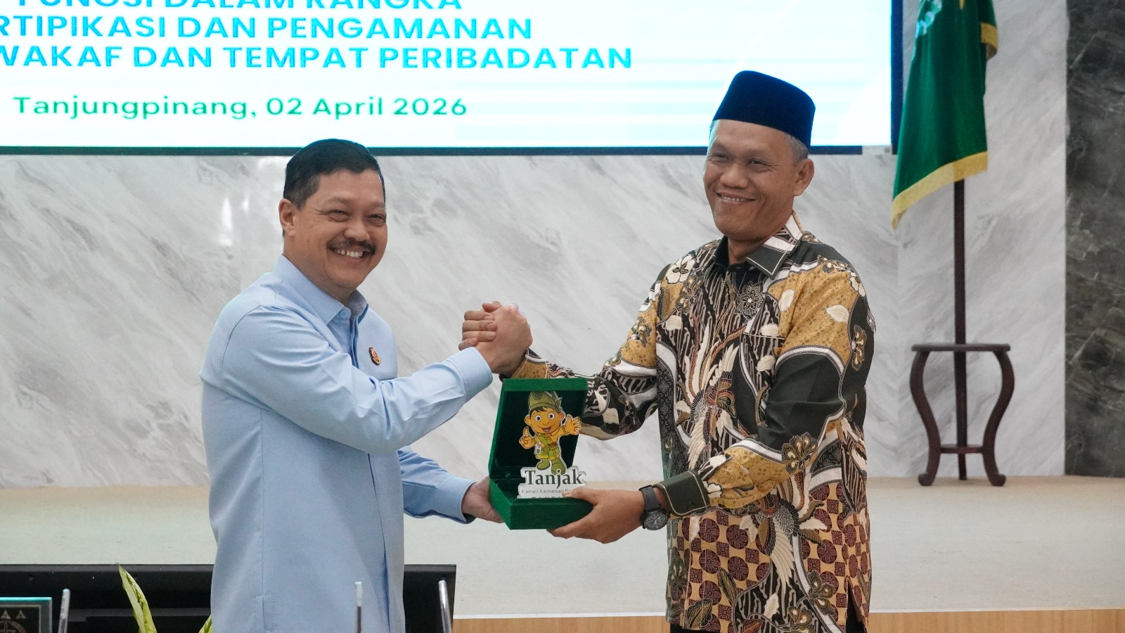 Penandatanganan perjanjian kerjasama Bidang Datun oleh Kejati Kepri bersama BPN dan Kemenag Kepri. Foto: Ist