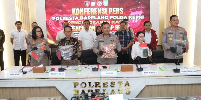 Konfrensi pers pengungkapan tiga kasus pencurian di Batam. Foto: Ist