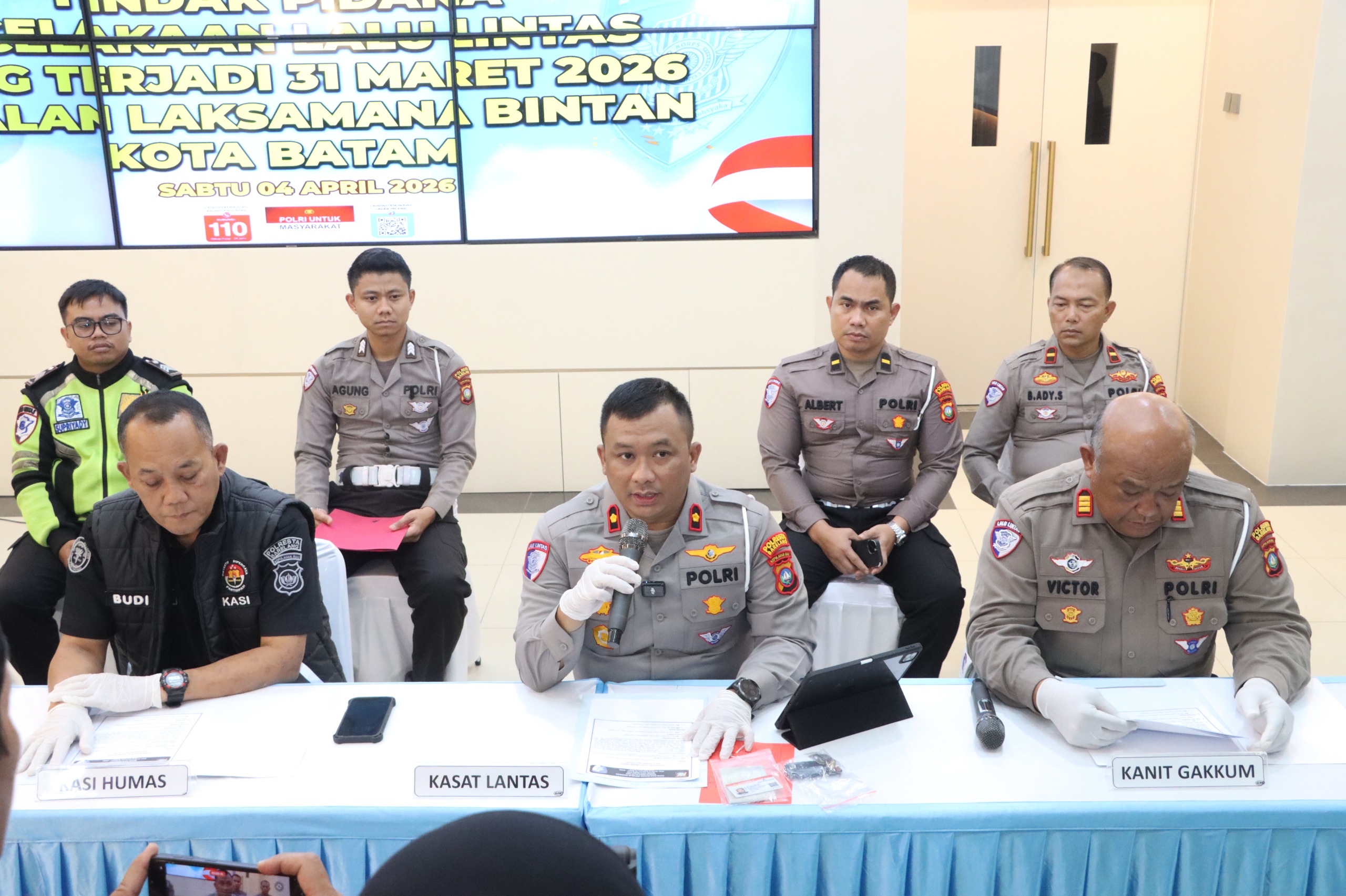 Konfrensi pers terkait kecelakaan yang terjadi di ruas jalan dekat SDN 001 Batam Kota beberapa waktu lalu. Foto: Ist