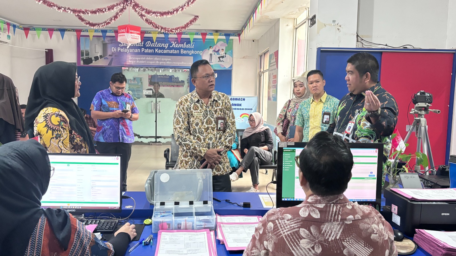 Perwakilan Ombudsman RI Provinsi Kepri saat melaksanakan kunjungan kerja (Kunker) ke Kantor Camat Bengkong. Foto: Ist