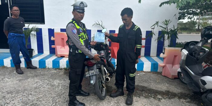 Personel Satlantas Polresta Barelang saat menggelar Patroli Hunting dan Penindakan Pelanggaran Lalu Lintas (Dakgar Lantas), Kamis (16/04/2026). Foto: Ist