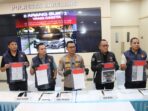 Konfrensi pers Polresta Barelang terkait pengungkapan kasus penggelapan dengan modus gadaikan mobil rental. Foto: Ist