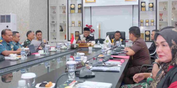 Walikota Tanjungpinang, Lis Darmansyah saat memimpin Rakor bersama Forkopimda. Foto: Ist
