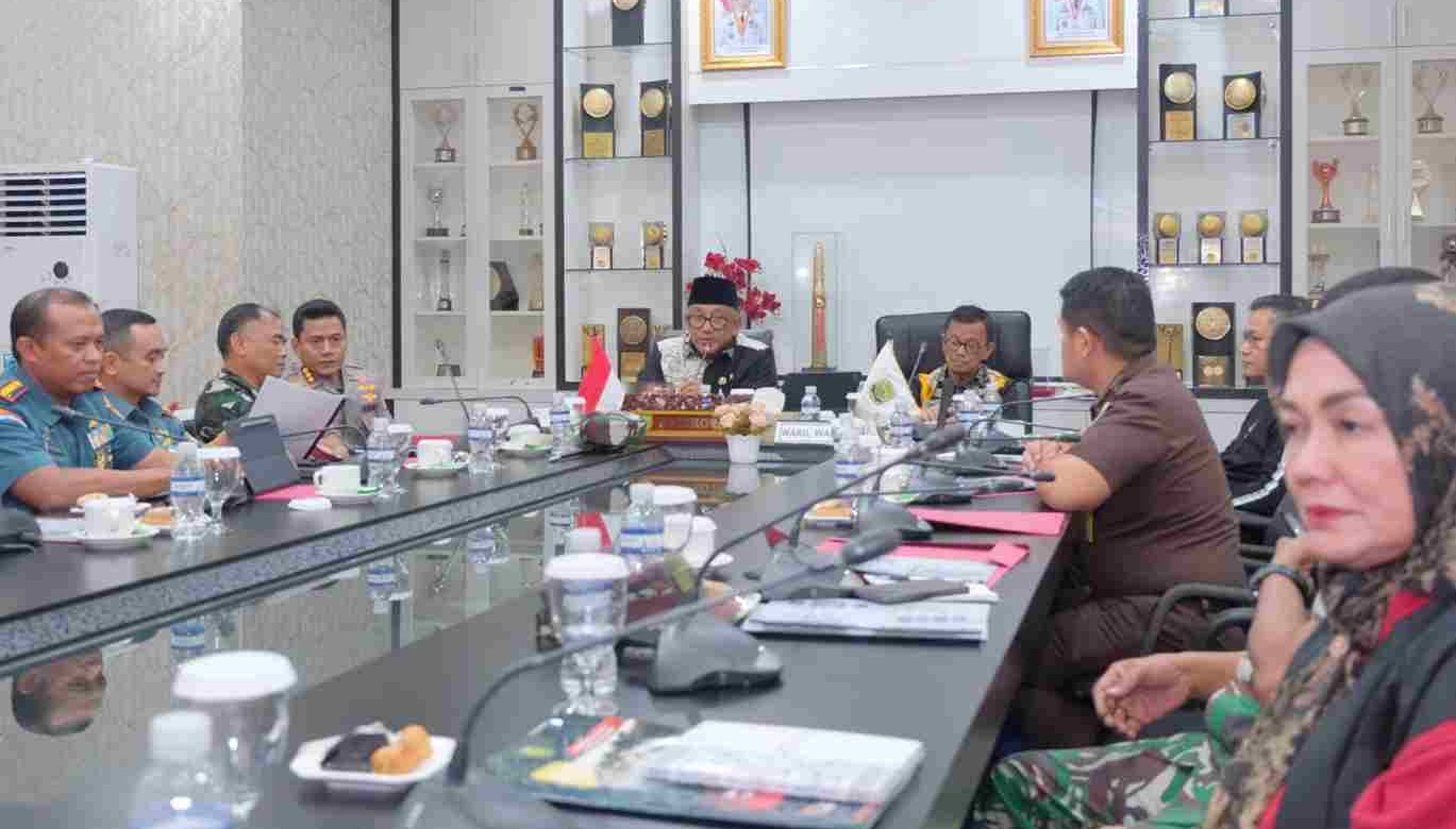 Walikota Tanjungpinang, Lis Darmansyah saat memimpin Rakor bersama Forkopimda. Foto: Ist