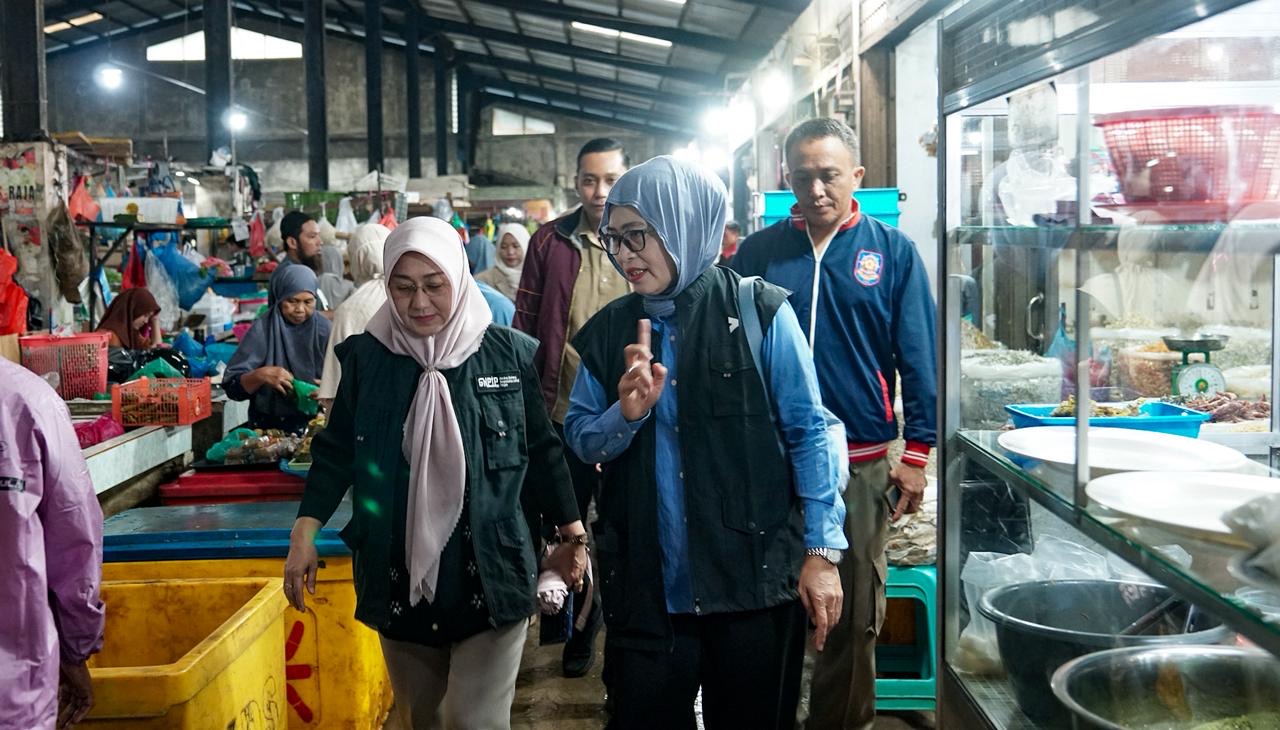 Sekda Kepri Misni saat meninjau pasar Bintan Center, Kota Tanjungpinang, Jumat (15/05/2026). Foto: Ist