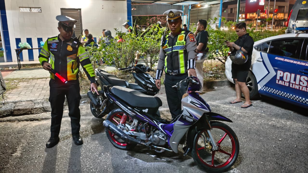 Sepeda motor berknalpot brong diamankan personel Satlantas Polresta Barelang saat pelaksanaan patroli hunting. Foto: Ist