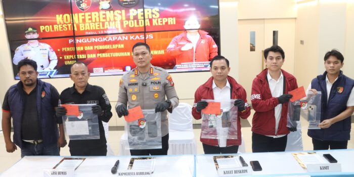 Konfrensi pers pengungkapan kasus dugaan eksploitasi anak oleh Satreskrim Polresta Barelang. Foto: Ist