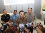 Kasatreskrim Polresta Barelang, Kompol M. Debby Tri Andrestian saat diwawancara wartawan. Foto: Humas Polresta Barelang