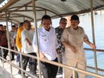 Didampingi Gubernur Kepri, Ansar Ahmad, Kepala Bappenas RI, Rachmat Pambudy saat mengunjungi Pulau Penyengat, Kota Tanjungpinang. Foto: Ist