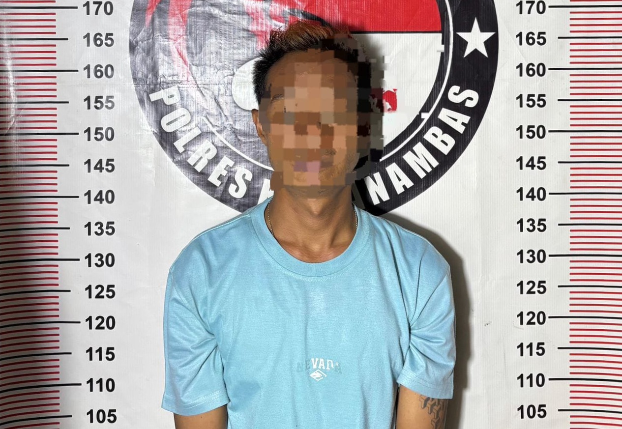 Terduga pelaku kasus narkotika saat diamankan polisi di Kabupaten Anambas. Foto: Dok Satresnarkoba Polres Kepulauan Anambas