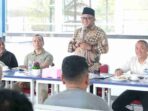 Walikota Tanjungpinang, Lis Darmansyah saat berdiaog dengan para pedagang di kawasan taman Gurindam 12. Foto: Ist