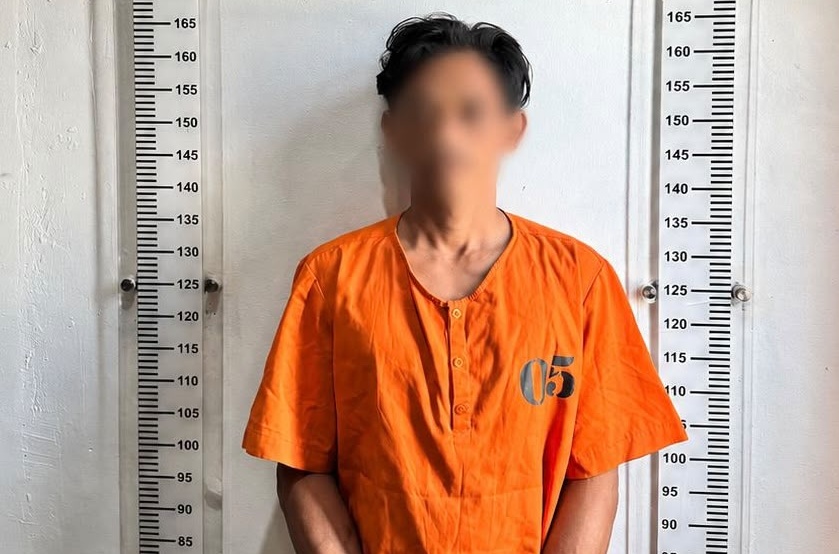 PA (33), tersangka kasus pencurian dengan kekerasan saat diamankan. Foto: Dok Polsek Sungai Beduk