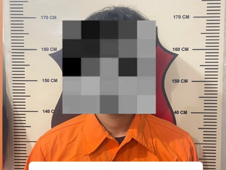 MSR (20), tersangka kasus dugaan asusila terhadap anak dibawah umur saat diamankan polisi. Foto: Dok Polsek Bengkong