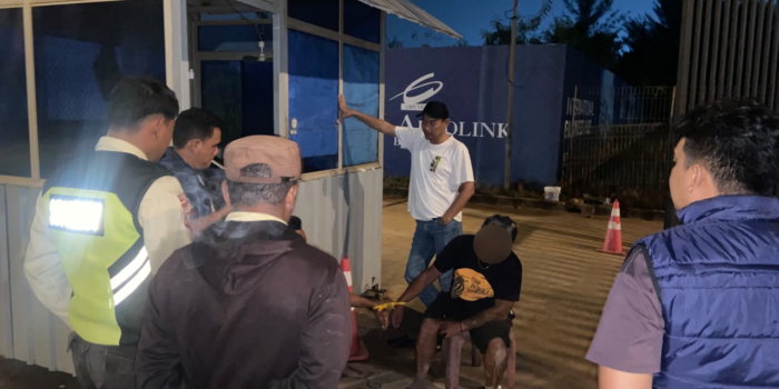 Dua terduga pelaku percobaan pencurian di Nongsa saat diamankan polisi. Foto: Dok Polsek Nongsa
