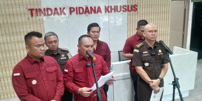 Konfrensi pers terkait penetapan satu tersangka lagi dalam kasus dugaan kredit mikro salah satu Bank Milik Negara di Tanjungpinang. Foto: Rindu Sianipar