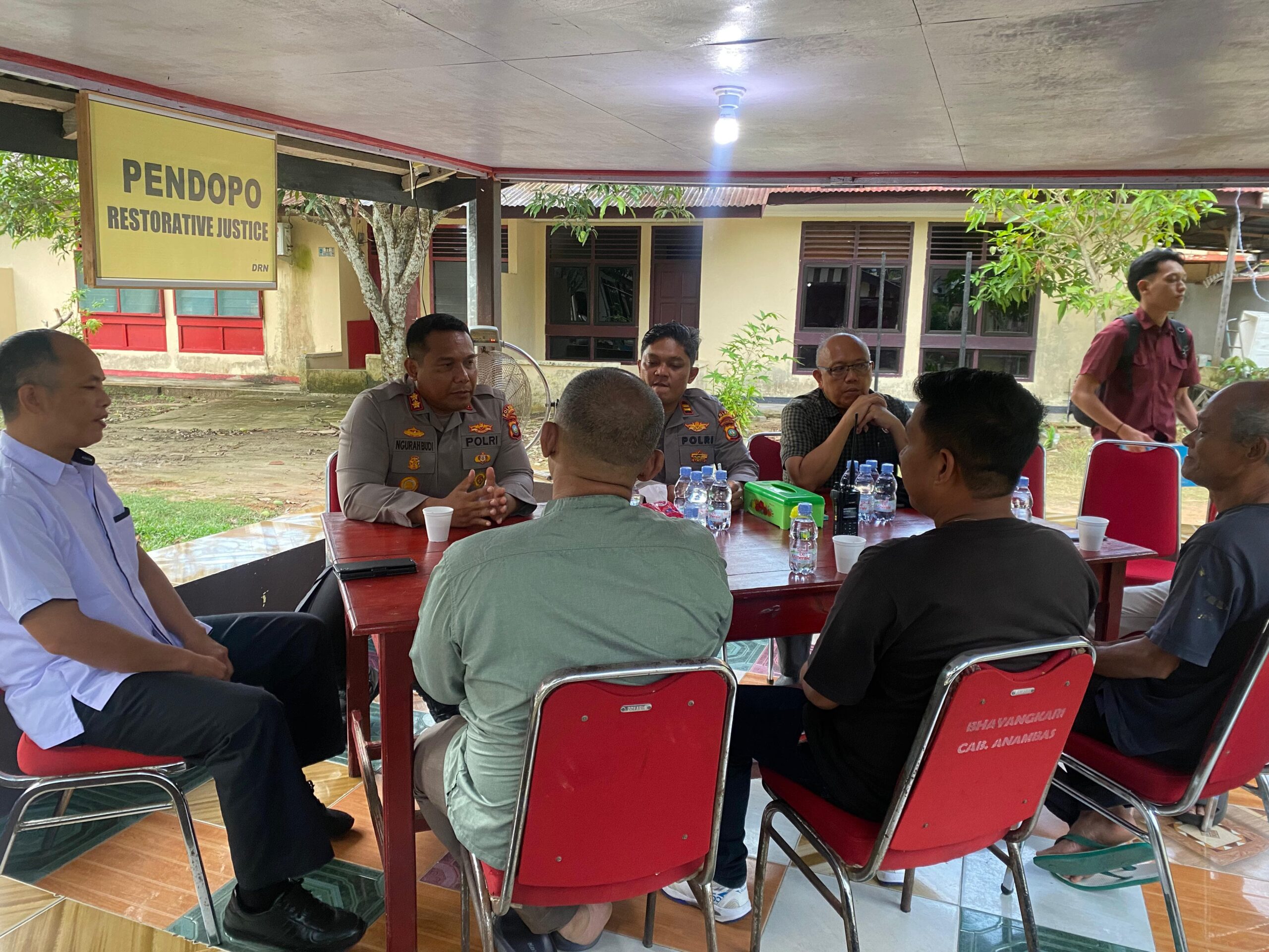 Sahrul Firdaus, pegawai Damkar dan Penyelamatan Kepulauan Anambas saat menyampaikan klarifikasi. Foto: Ist