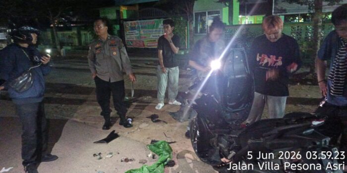 Personel kepolisian saat mendatangi lokasi dugaan penganiayaan di Batam Kota. Foto: Dok Polsek Batam Kota untuk sinarsiber.com