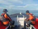 Tim SAR melakukan pencarian terhadap nelayan yang diduga terjatuh ke laut. Foto: Dok SAR Tanjungpinang