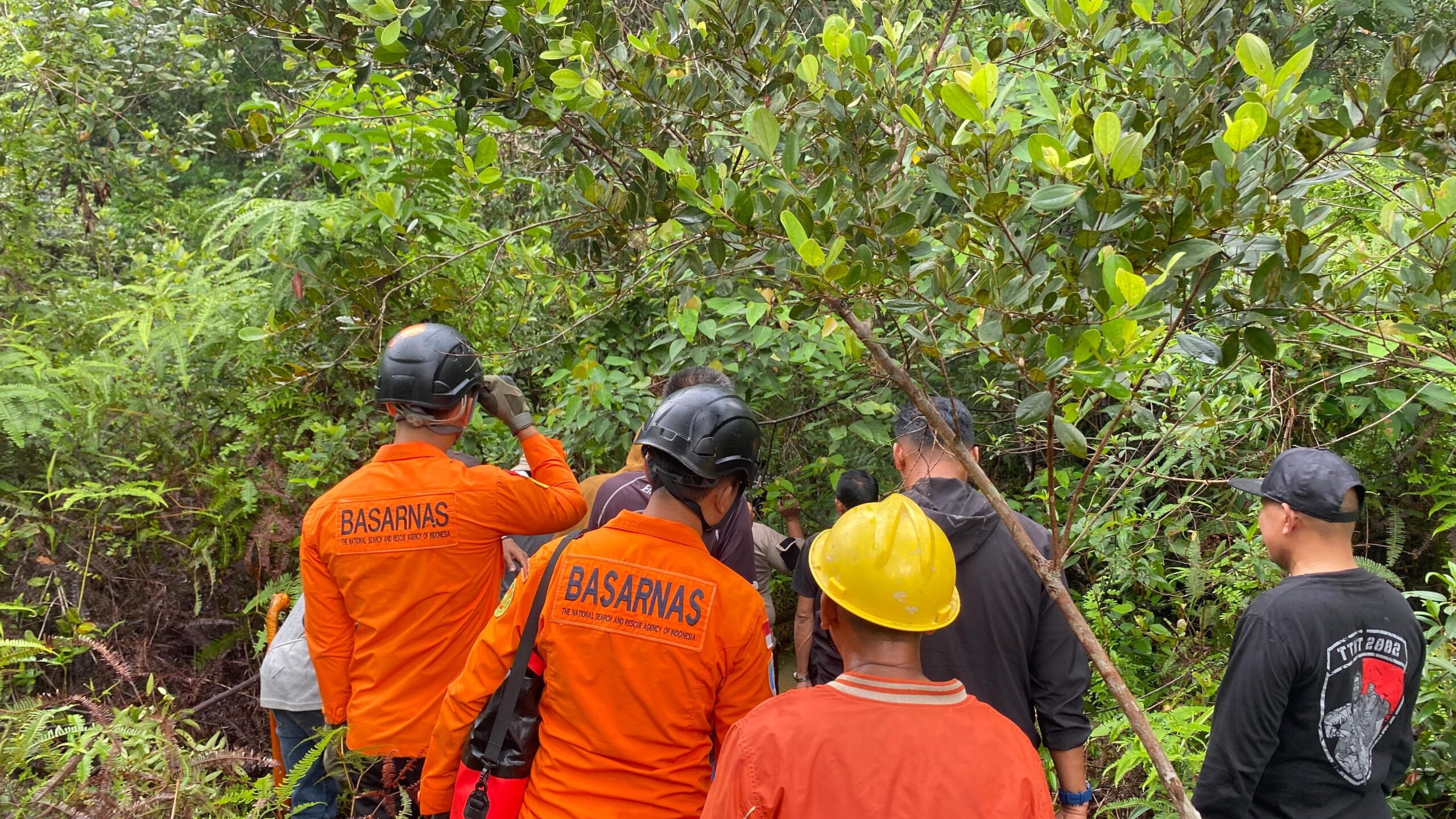 Tim SAR Gabungan melakukan pencarian terhadap seorang Lansia di Lingga usai dilaporkan hilang. Foto: Ist