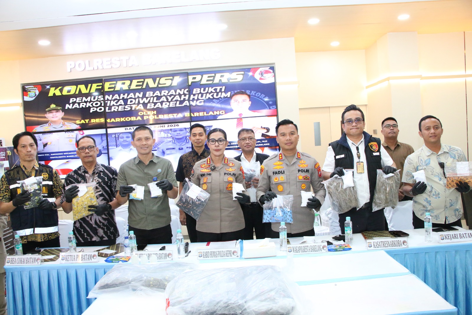 Konfrensi pers pengungkapan penyelundupan 1 Kilogram sabu oleh Polresta Barelang dan Bea Cukai. Foto: Ist