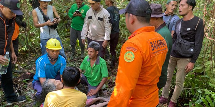 IMG-20260626-WA0061 Nurhayati (68), warga Kecamatan Singkep Barat, Kabupaten Lingga ditemukan Tim SAR Gabungan dalam kondisi selamat. Foto: Ist