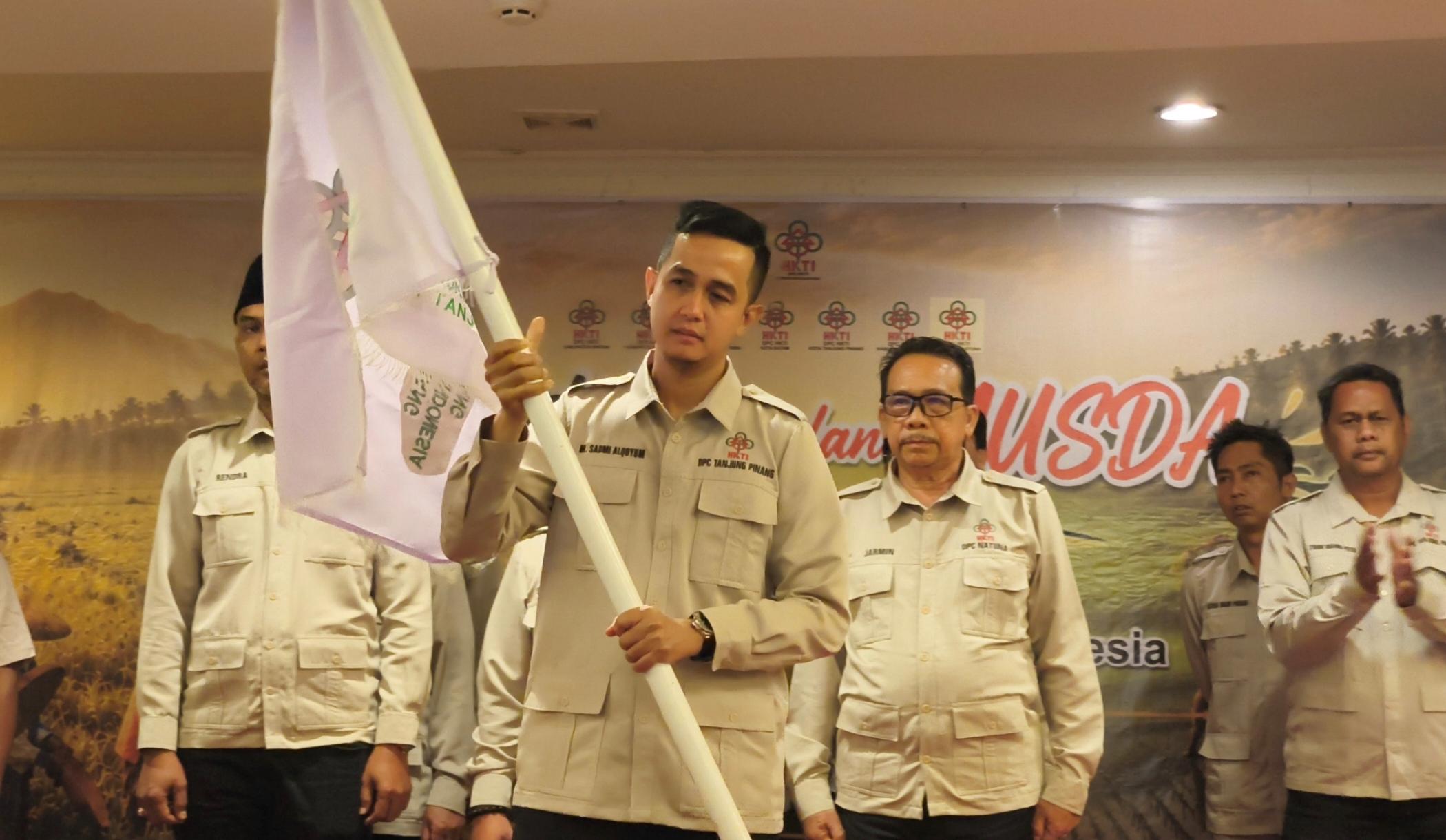 M. Sadmi Al Qayum saat dilantik sebagai Ketua DPC Himpunan Kerukunan Tani Indonesia (HKTI) Kota Tanjungpinang periode 2026 sampai 2031. Foto: Ist