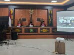 1001119614 Majelis Hakim PT Kepri saat membacakan amar putusan tingkat banding terhadap kasus dugaan korupsi proyek jembatan Marok Kecil, Kabupaten Lingga. Foto: Humas PT Kepri