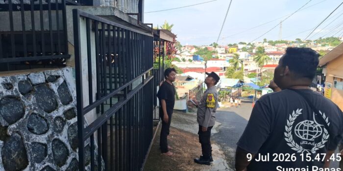 Polisi saat melakukan pengecekan di lokasi terkait laporan dugaan penyalahgunaan narkoba. Foto: Dok Polsek Batam Kota
