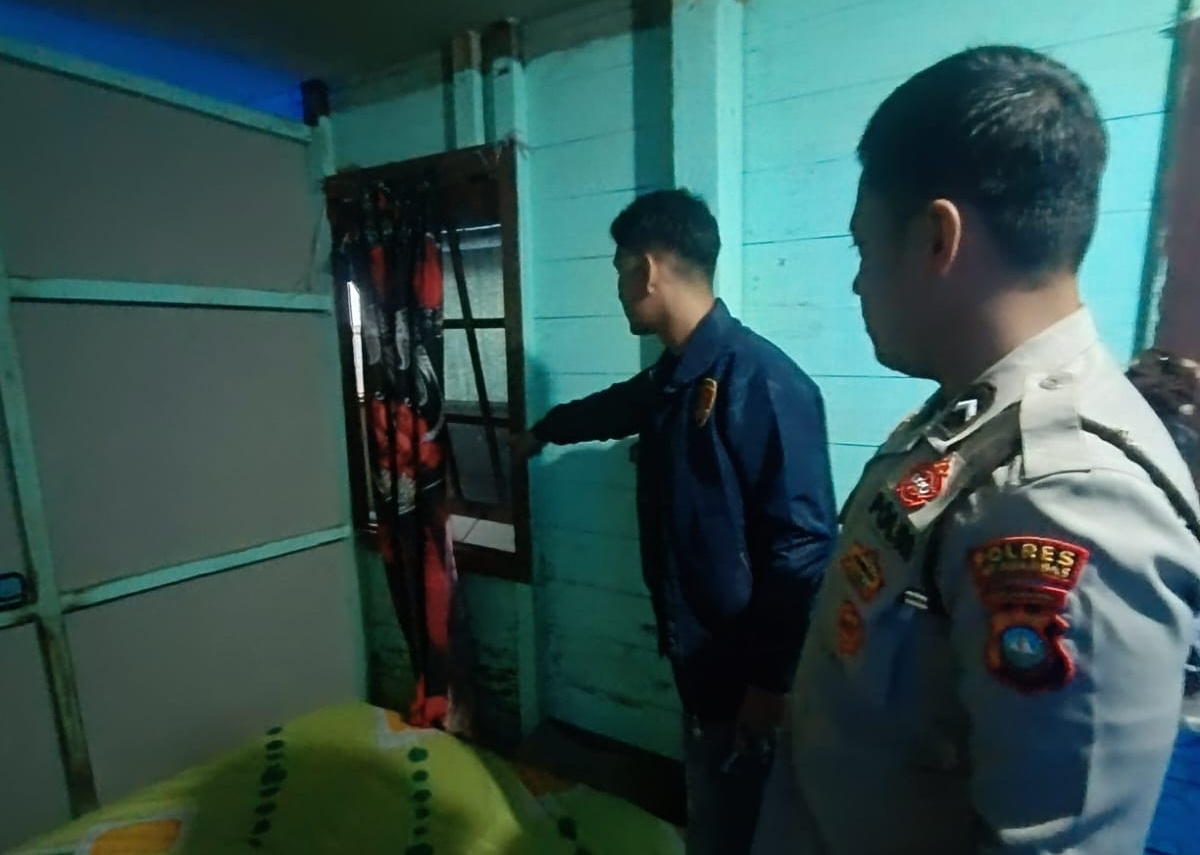 Polisi melakukan olah TKP usai menerima laporan dugaan percobaan penculikan anak di Desa Ladan, Anambas. Foto: Ist